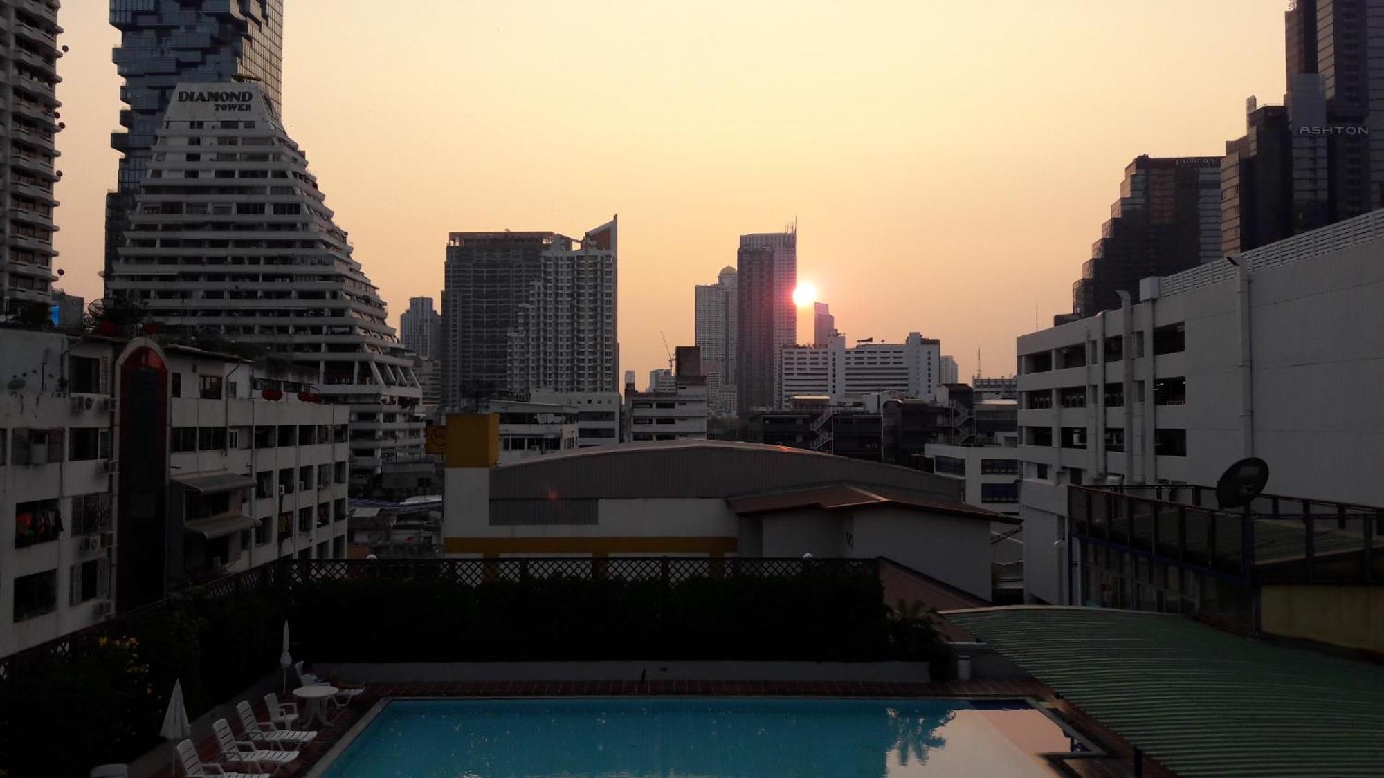 Panoramic City View Room At Silom Бангкок Экстерьер фото